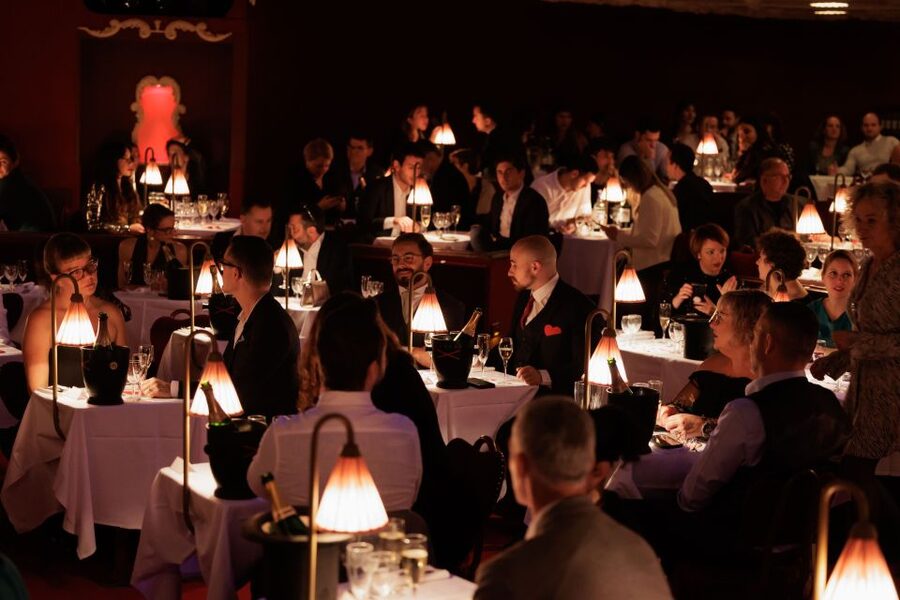 Paris: La Nouvelle Eve Cabaret Dinner Show - First steps: getting to La Nouvelle Eve in Montmartre
