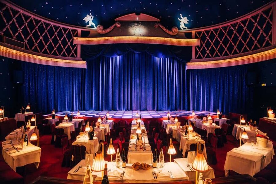 Paris: La Nouvelle Eve Cabaret Dinner Show - Champagne timing and pacing: how the evening flows