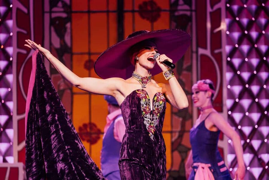 Paris: La Nouvelle Eve Cabaret Dinner Show - Dress code and rules that affect your night