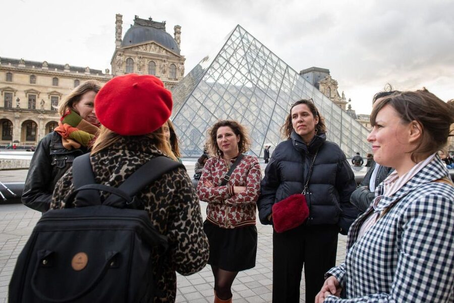 Paris : Late Night Louvre Tiny Group Tour - What makes the late-night Louvre work so well
