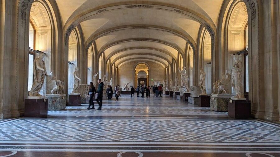 Paris : Late Night Louvre Tiny Group Tour - What you actually see at the Louvre, in plain terms