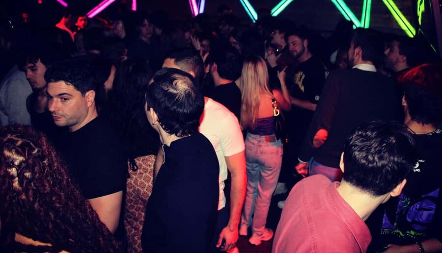 Paris: Latin Quarter Guided Pub Crawl to Bars and Clubs - Practical Tips So You Get the Best Night