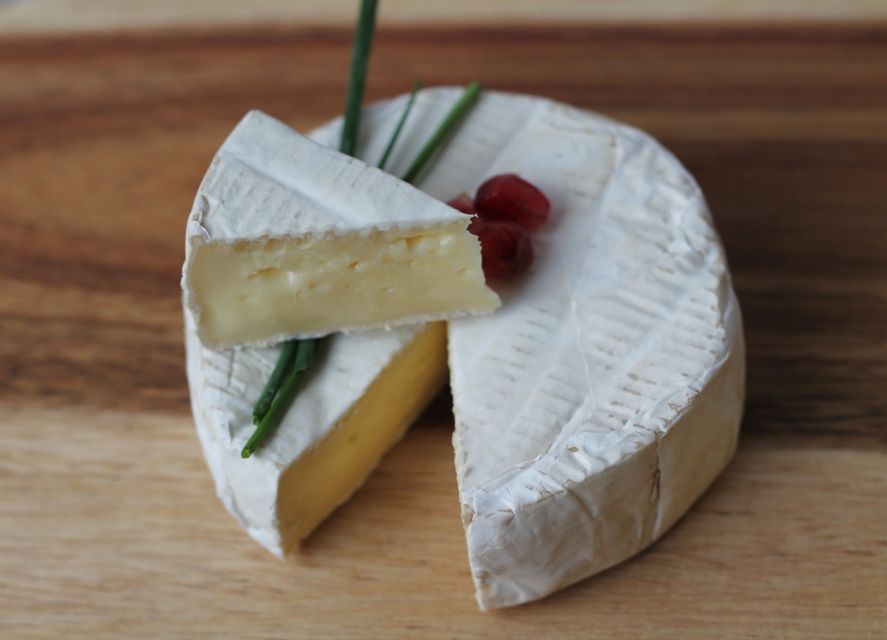 Paris: Latin Quarter Traditional Food Tour with Full Meal - What You’ll Taste: Cheese Mix, Charcuterie, and Classic French Comfort Food