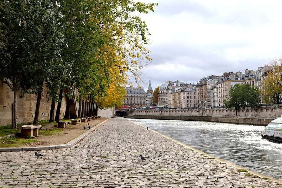 Paris: Latin Quarter Walking Tour with Local Guide - Panthéon: a single building with three different lives