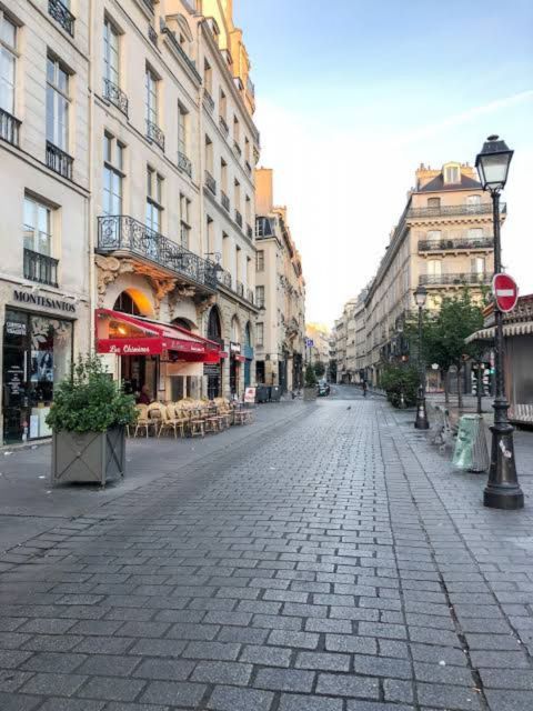 Paris: Le Marais District Guided Walking Tour - Fontaine du Lycée Charlemagne: the small stop that teaches you how to look