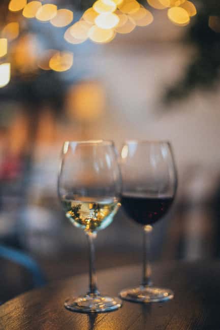 Paris Le Marais Food Tour: Full Traditional French Feast - Rue de Rivoli and Jardin de l’Hôtel de Sully: more than postcard stops