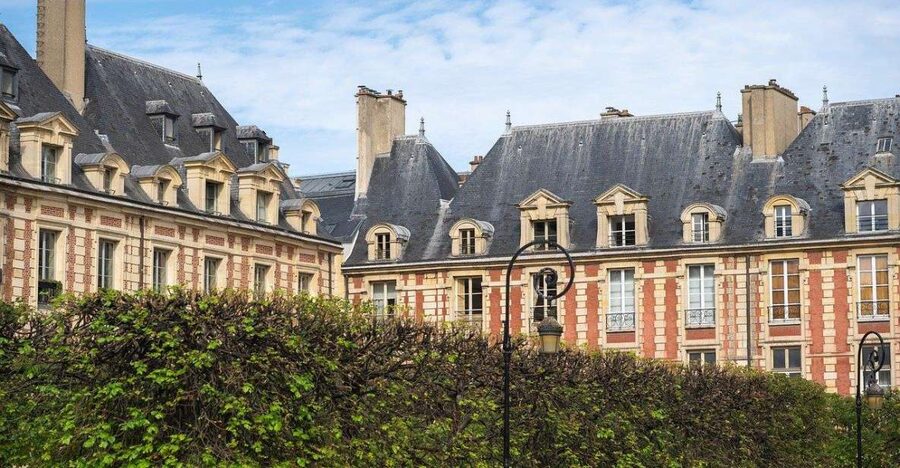 Paris: Le Marais Highlights Guided Small Group Walking Tour - Hôtel de Sully: Mansions That Still Hold the Right Atmosphere