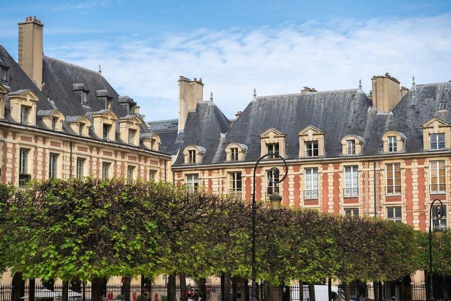 Paris: Le Marais Highlights Guided Small Group Walking Tour - Saint-Paul Church: Where the Walking Becomes Real