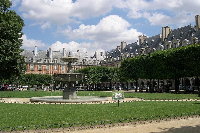 Paris Le Marais Historical Walking Tour with Wine and Cheese Tasting - Musée Carnavalet area: learning the neighborhood’s country roots