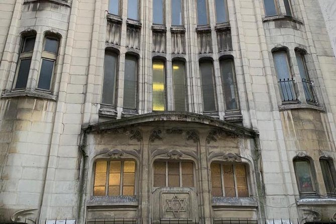 Paris Le Marais Historical Walking Tour with Wine and Cheese Tasting - Le Bistrot de la Place: how the wine and cheese tasting lands