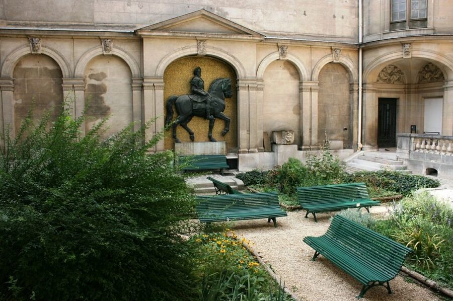 Paris: Le Marais Walking Tour - Le Marais in 90 minutes: why this neighborhood is the point