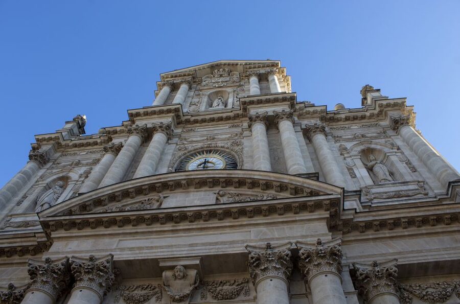 Paris Le Marais Walking Tour: Small Group Experience - Le Village Saint-Paul: small-scale Paris, framed by history
