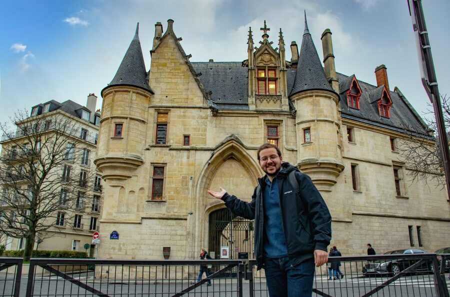Paris Le Marais Walking Tour: Small Group Experience - Picasso Museum area: a quick taste, not a full museum day