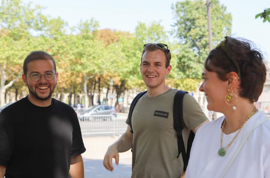 Paris Le Marais Walking Tour: Small Group Experience - Rue des Rosiers: Jewish Quarter stories you can connect to the street