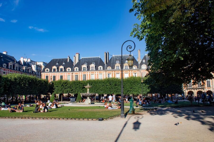 Paris Le Marais Walking Tour: Small Group Experience - Meeting at Temple or Hôtel de Sens, then getting your bearings fast