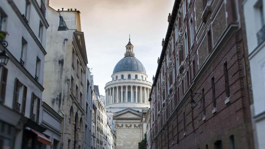 Paris: Left Bank Food & Wine Tour in the Latin Quarter - Croque-monsieur at a classic bistro: comfort food, Left Bank style