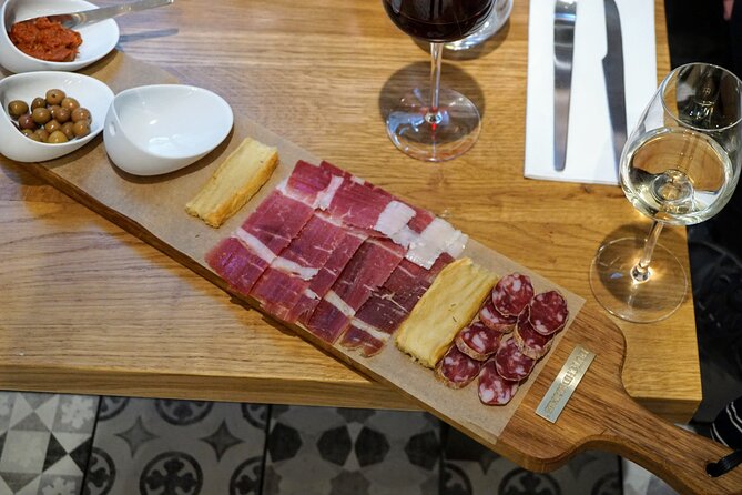 Paris: Left Bank Food & Wine Tour with Latin Quarter Market - Pantheón area walk plus Église Saint-Étienne-du-Mont: history, but keep it light