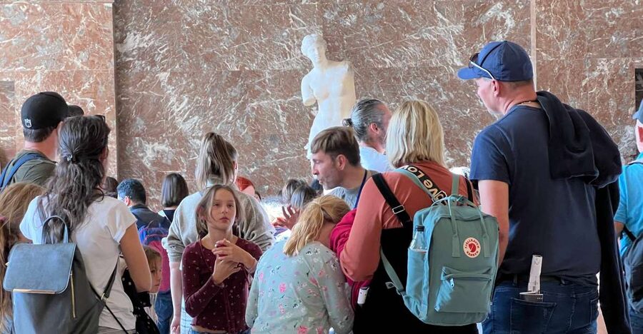 Paris Louvre: 2-Hour Private Tour for Groups or Families - A 4-to-6-work route that starts at the Mona Lisa