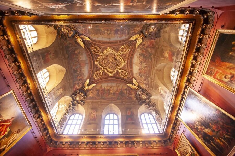 Paris Louvre: 2-Hour Private Tour for Groups or Families - Family-friendly pacing that keeps kids and teens engaged
