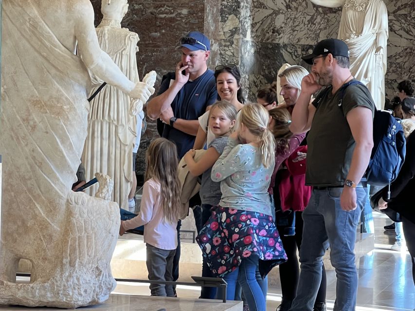 Paris Louvre: 2-Hour Private Tour for Groups or Families - Skip-the-ticket-line entry, but not skip security (bag rules included)