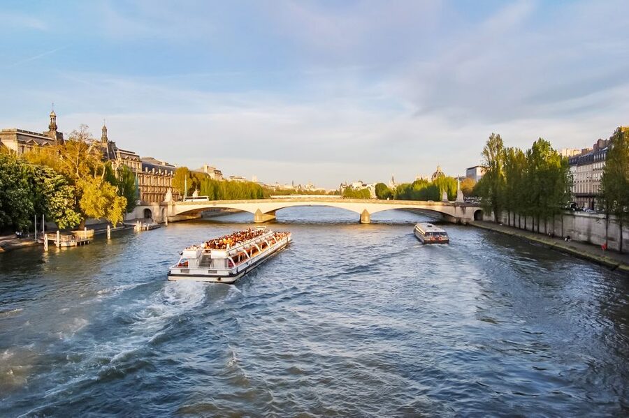 Paris: Louvre Guided Tour with Reserved Access & Boat Cruise - Why This Louvre and Seine Combo Works for First-Timers