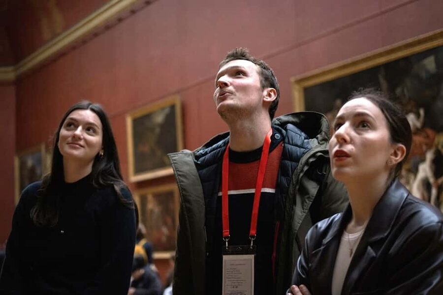 Paris: Louvre Masterpieces Tour with Pre-Reserved Tickets - Practical rules that can make or break your time