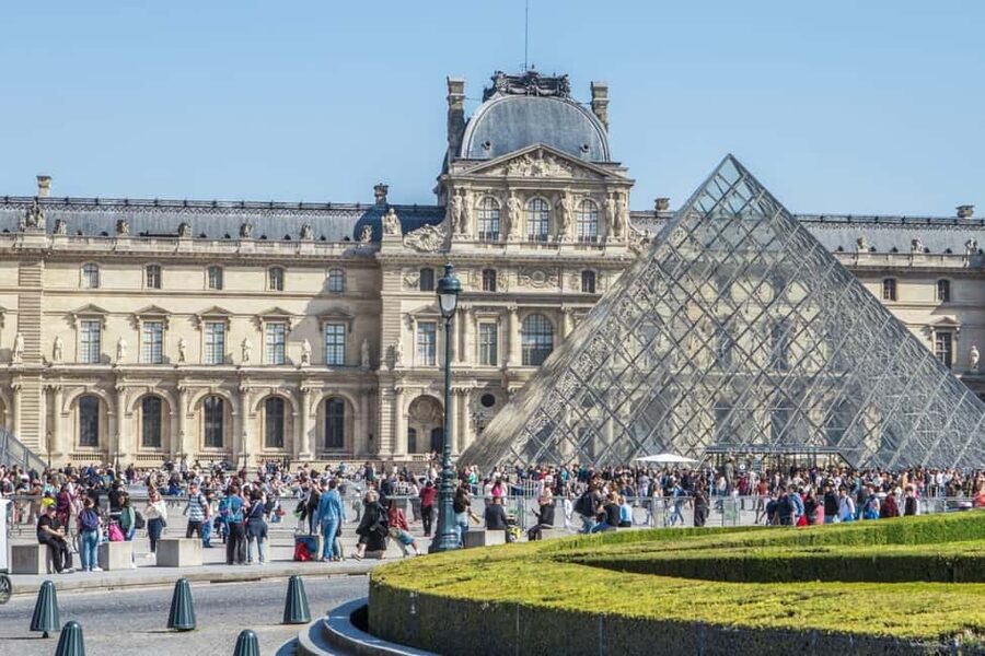 Paris: Louvre Museum Fast Entry and Hop-On Hop-Off Bus Tour - Practical tips so your day runs smoothly