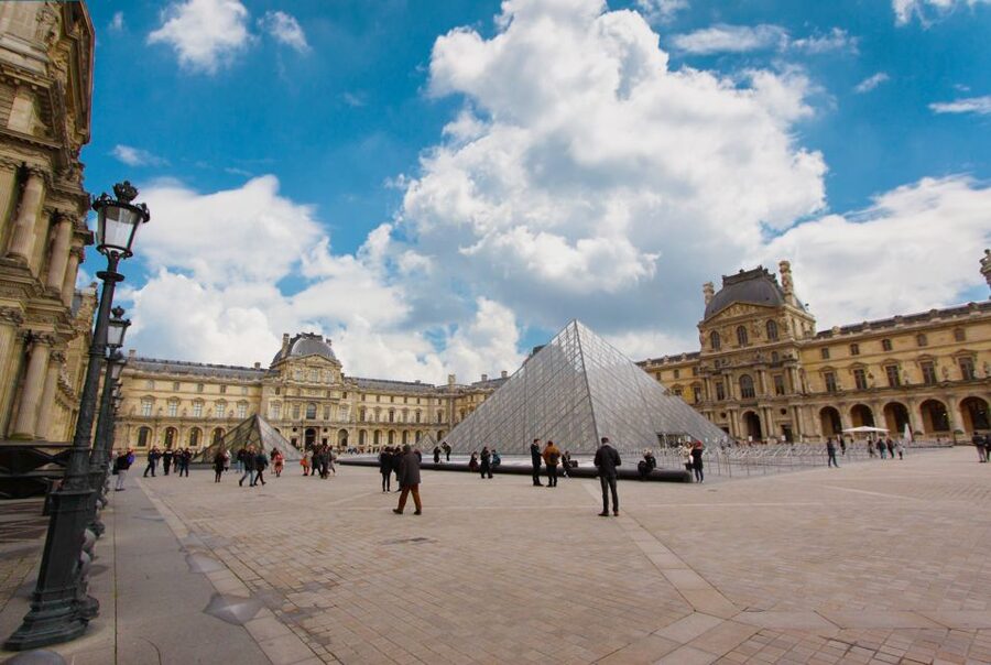 Paris: Louvre Museum Highlights and Mona Lisa Tour - Venus de Milo: The Sculpture Everyone Knows, With the Backstory You Do Not