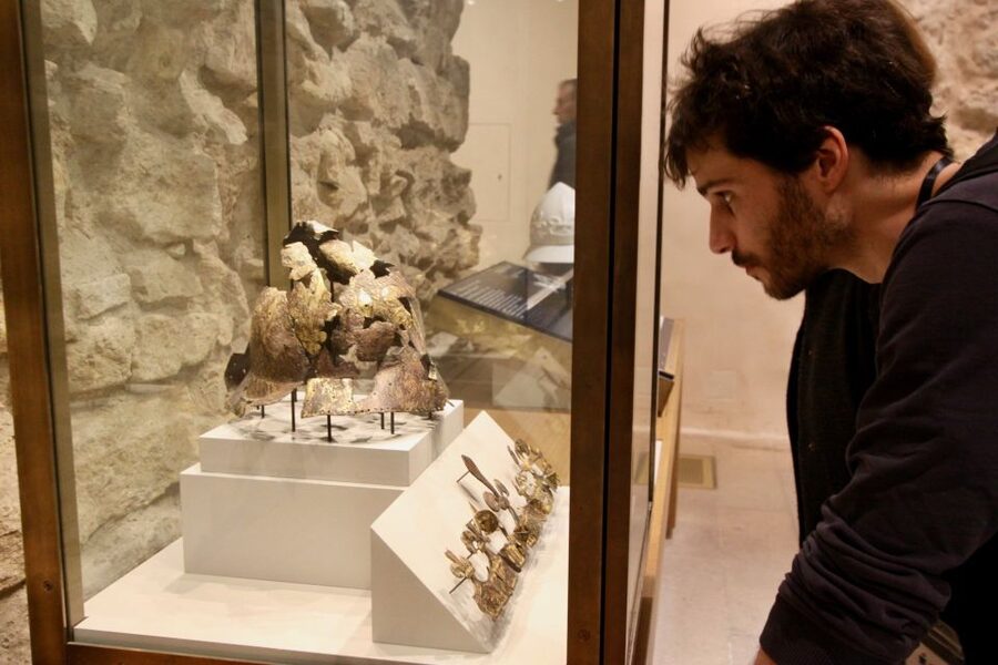 Paris: Louvre Museum Highlights and Mona Lisa Tour - Group Size, Headsets, and the Pace That Helps You Stay Together