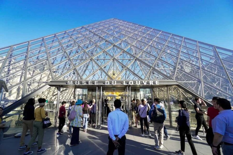 Paris: Louvre Museum Hosted Entry and Mona Lisa Audioguide - Key points before you go