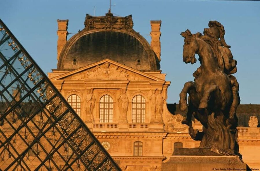 Paris: Louvre Museum Hosted Entry and Mona Lisa Audioguide - Timed entry and security: the part you should still plan for