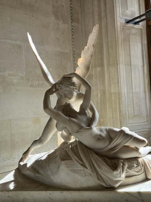 Paris: Louvre Museum Hosted Entry & Masterpieces Audio Guide - Security, bags, and rules that shape your day