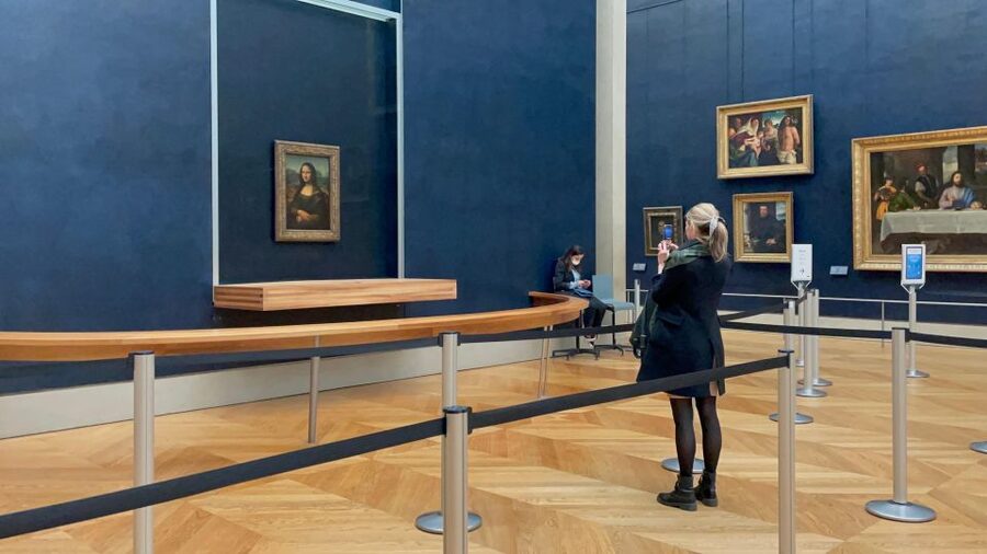Paris: Louvre Museum Mona Lisa First Viewing Semi-Private - The One-Hour Guided Walk: How the Louvre Stops Make Sense
