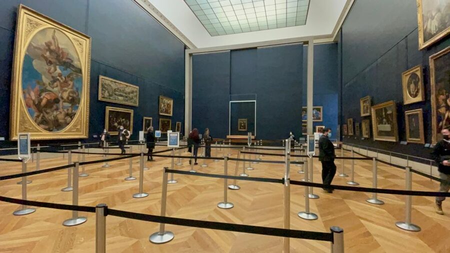 Paris: Louvre Museum Mona Lisa First Viewing Semi-Private - The Pyramid Photo Stop: Small Moment, Useful Reset