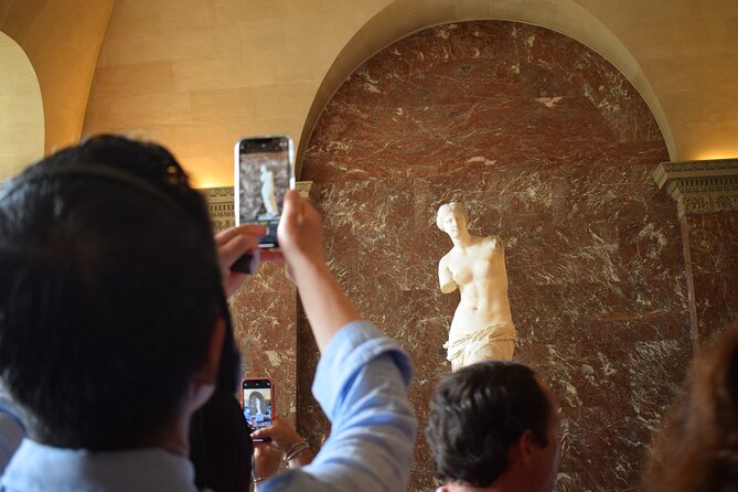 Paris Louvre Museum Private Guided Tour with Pre-Reserved Tickets - Mona Lisa and the art you can actually understand in 2 hours
