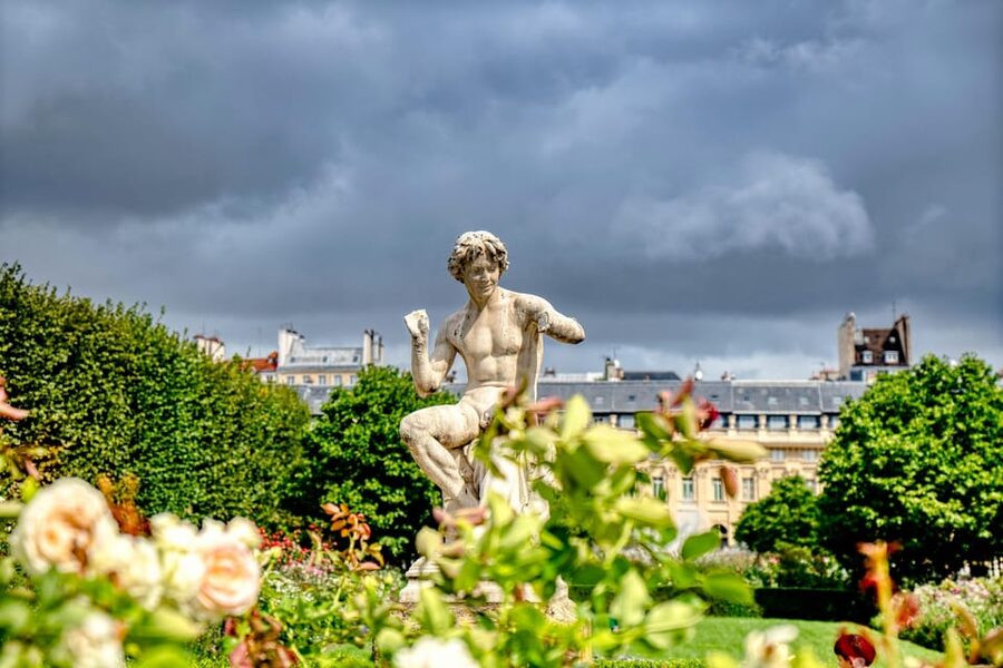 Paris: Louvre Museum Timed Entry Ticket & Pop Culture Tour - Iconic Works You’ll Target: Mona Lisa, Venus de Milo, Winged Victory