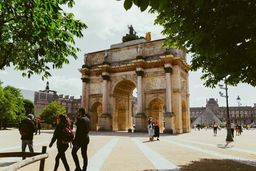 Paris: Louvre Museum Timed Entry Ticket & Pop Culture Tour - Who This Tour Fits Best (and Who Might Feel Restricted)