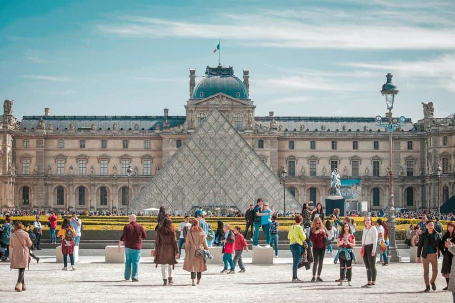 Paris: Louvre Museum Timed Entry Ticket & Pop Culture Tour - The 45-Minute Grounds Walk: Tuileries and Arc de Triomphe du Carrousel