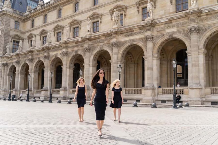 Paris: Louvre photoshoot or Seine bridges Eiffel Tower walk - Timing, clothing, and what to bring so you do not waste minutes
