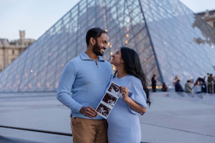 Paris: Louvre photoshoot or Seine bridges Eiffel Tower walk - Starting near the Louvre at Jardin du Carrousel