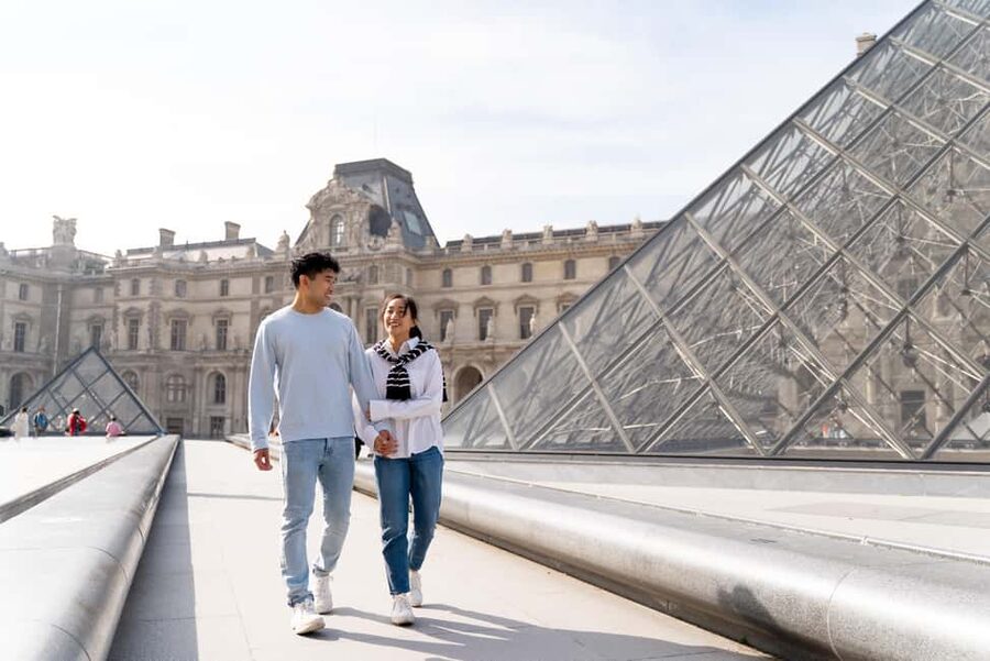 Paris: Louvre photoshoot or Seine bridges Eiffel Tower walk - Louvre and Tuileries stops that photograph well year-round