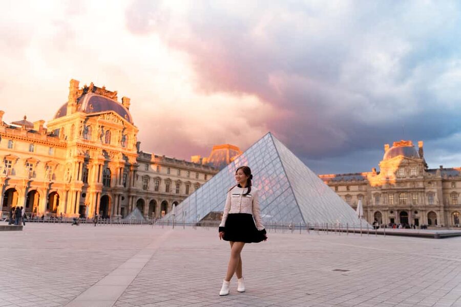 Paris: Louvre photoshoot or Seine bridges Eiffel Tower walk - Why Pont Alexandre with its gold look is the star