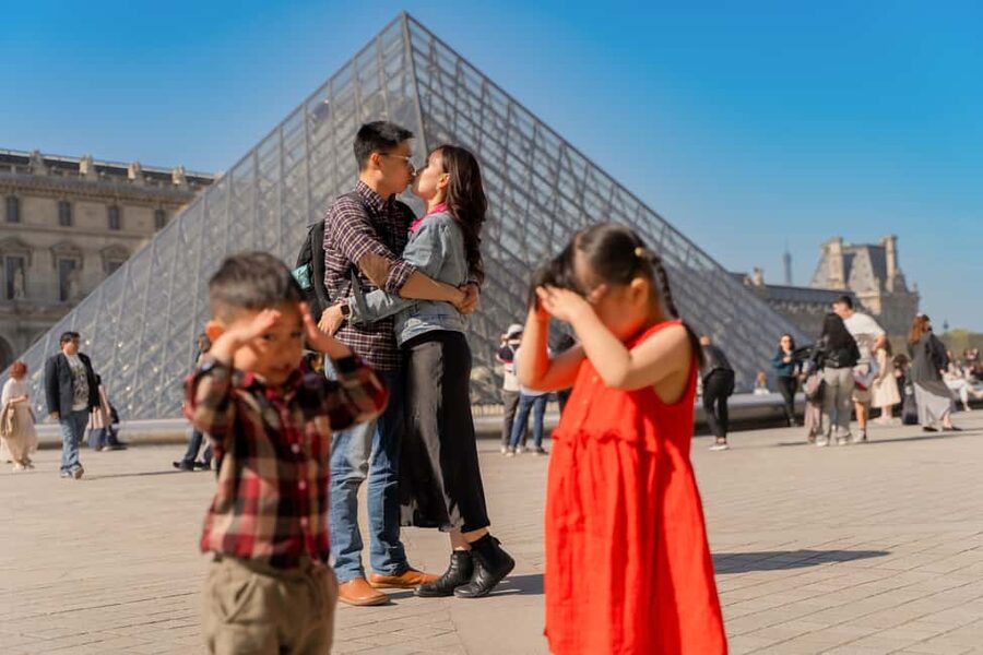 Paris: Louvre photoshoot or Seine bridges Eiffel Tower walk - How posing guidance works, from couples to families with kids