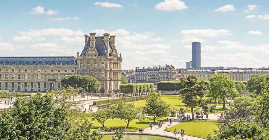 Paris: Louvre Private Family Tour for Kids + Reserved Entry - Meeting at Pl. du Carrousel, then finding the Louis XIV landmark