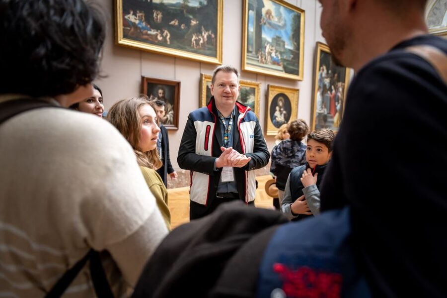 Paris: Louvre Private Family Tour for Kids + Reserved Entry - Themes your guide will connect across Italian Renaissance, Egypt, and the French Revolution