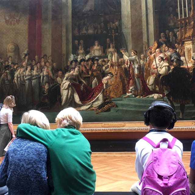 Paris Louvre : Private Treasure Hunt for Families or groups - Stop 2: Venus de Milo and the 15-minute reality check