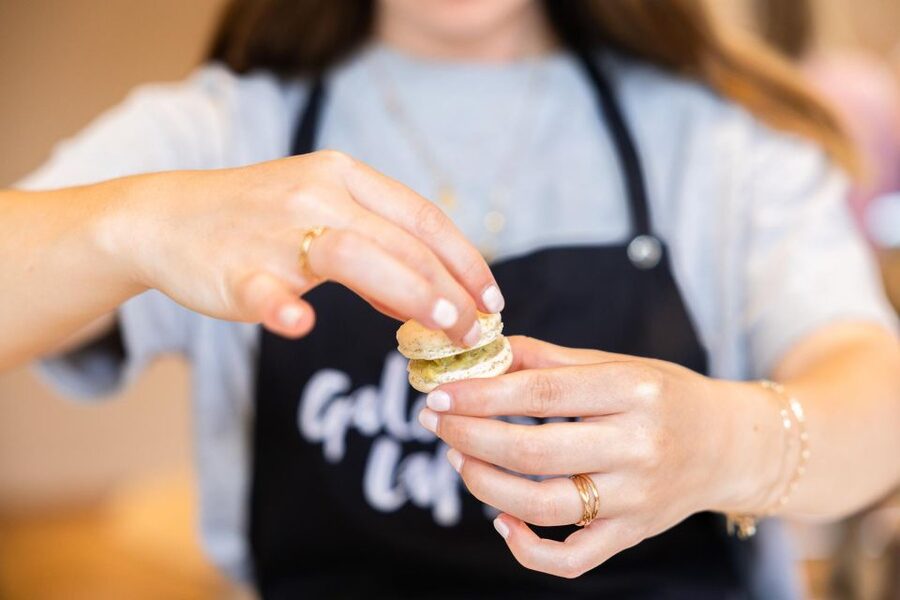 Paris: Macaron Class at Galeries Lafayette - Finding Appartement Lafayette at La Coupole, without losing time