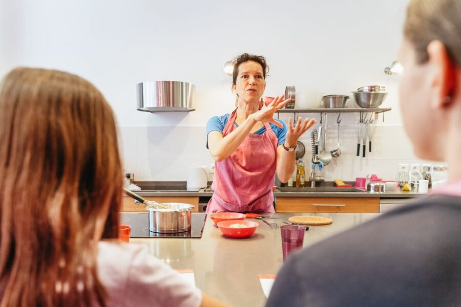 Paris: Macarons Cooking Class with Pâtisserie Chef Noémie - Key things to know before you go