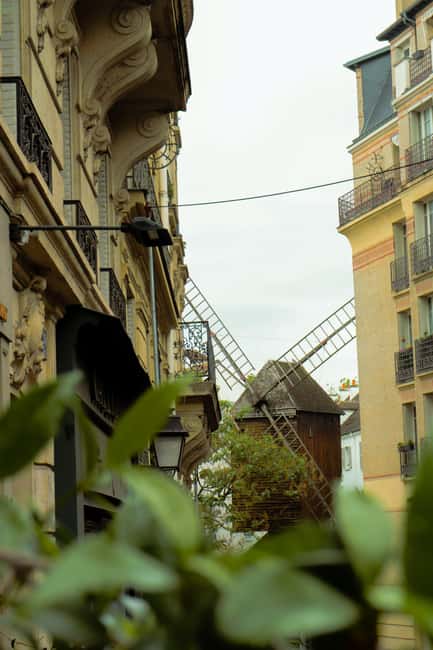 Paris: Magical Montmartre, without the crowds. Small group - Where the views fit, without turning the walk into a photo marathon