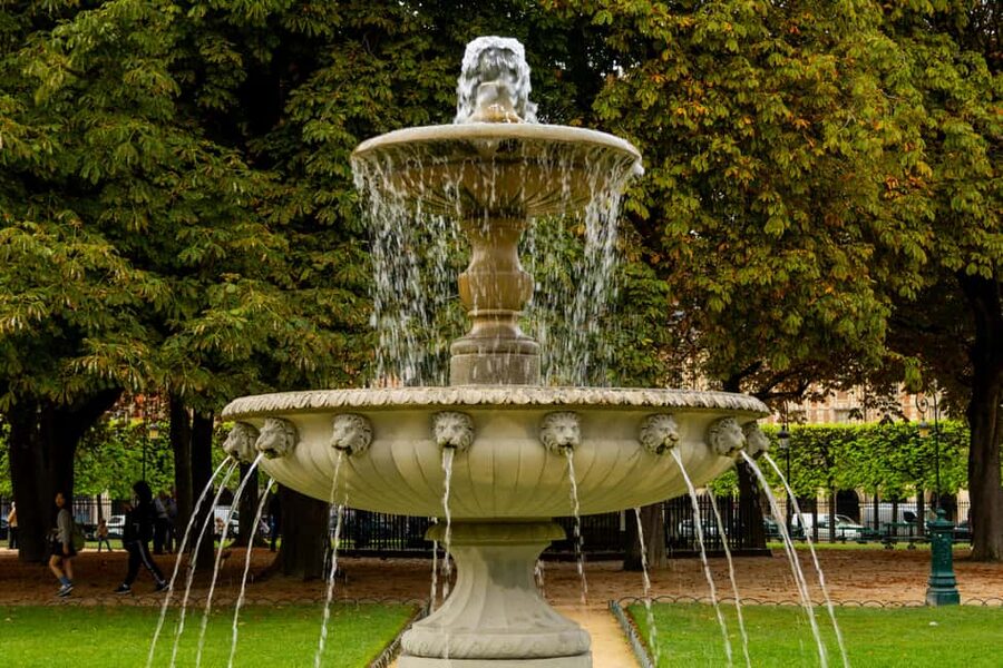 Paris: Marais without crowds. Guided Tour in a small group - Stop-by-Stop: From Rue des Nonnains d’Hyères to Le Village Saint-Paul